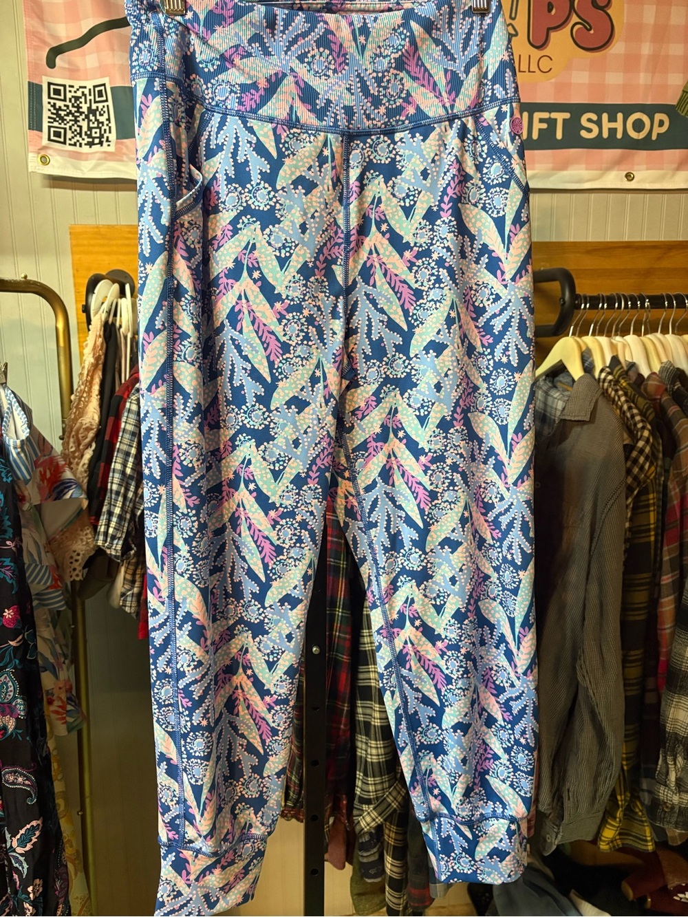 LILLY PULITZER MEDIUM ✨ luxletic jogger leggings with pockets colorful like new